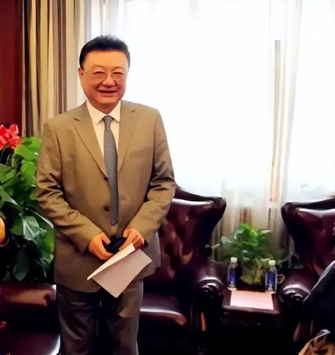 曝光脸色发黑引发担忧金龟子美容很享受j9九游会登录61岁王宁日本换血手术(图5)