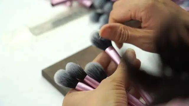 业：拼多多订单助力宝妈实现家门口就业梦j9九游会登录鹿邑小刷子“刷”出大产(图2)